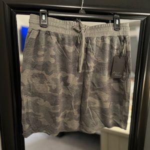 Casual & Comfy Army Green Skirt